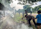 Polsek Rote Tengah Bersama Masyarakat Gotong Royong Membersihkan Pasar
