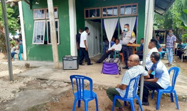 Melayat, Bhabinkamtibmas Desa Holoama Himbau Pencegahan Virus Covid-19