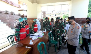Cek Penegakan Prokes, Panglima TNI Dan Kapolri Kelilingi Dua Pasar Di Bali