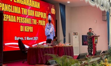 PANGLIMA TNI DAN KAPOLRI TINJAU LANGSUNG PELAKSANAAN VAKSINASI PRAJURIT TNI-POLRI DI POLDA KEPRI
