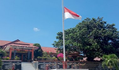 Peringati 30 September, Polres Rote Ndao Kibarkan Bendera Setengah Tiang