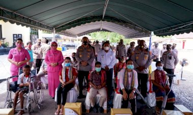 Kunjungan Kerja ke Polres Malaka, Kapolda NTT Beri Bantuan Sosial kepada Penyandang Disabilitas