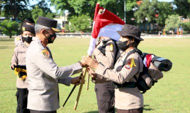 198 Bintara Remaja Ditsamapta Polda NTT Jalani Tradisi Pembaretan, Kapolda NTT : Kegiatan ini Dalam Rangka Memupuk Jiwa Korsa dan Tingkatkan Motivasi Diri