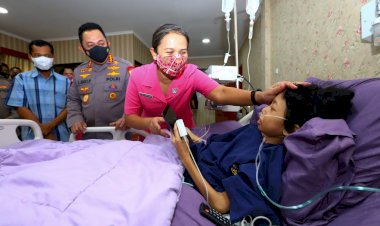Penuhi Janji, Kapolri Jenguk Sinta Aulia Anak yang Sakit Tumor Kaki