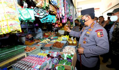 Tinjau Pasar Sehat Sabilulungan Soreang, Kapolri Pastikan Ketersediaan Minyak Curah dan Sembako Jelang Ramadhan Tercukupi
