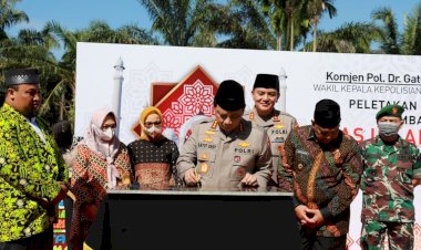 Wakapolri Letakkan Batu Pertama Pembangunan Masjid Al Kostoeri