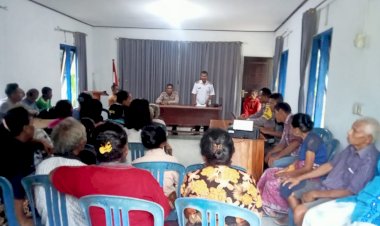 Pantau dan Monitoring Penyaluran BLT, Kanit Binmas dan Bhabinkamtibmas Ajak Warga Jaga Kamtibmas