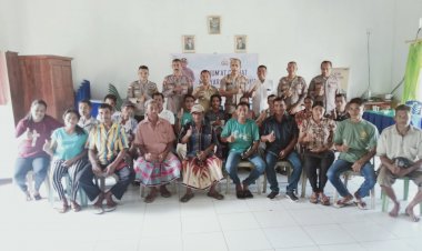 Kabag Ops Polres Rote Ndao dan Kapolsek Rote Barat Laut Gelar Jum’at Curhat dengan Kades dan Warga Desa Ingguinak