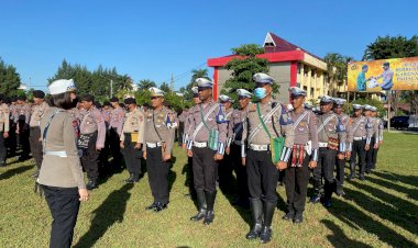 Unik, Serentak Anggota Polda NTT Kenakan Tas Motif Tradisional Produk UMKM