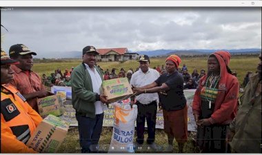 Kapolri Salurkan 264,7 Ton Beras dan 1.500 Sembako untuk Warga Papua yang Terdampak Kekeringan