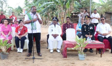 Hadir Pimpin Upacara HUT RI di Perbatasan, Wakil Menteri Dalam Negeri Apresiasi Kapolres Belu Merdekakan Masyarakat dari Kekeringan dan Kegelapan