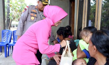 Gerakan Peduli Stunting, Bhayangkari Cabang Rote Ndao Cek Kesehatan dan Berikan Bansos ke Anak Stunting