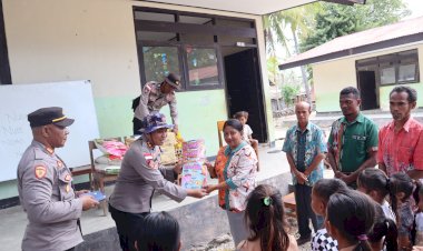 Polri Peduli Budaya Literasi, Polres Rote Ndao Berikan bantuan Buku ke Sekolah Pulau Terpencil Terluar