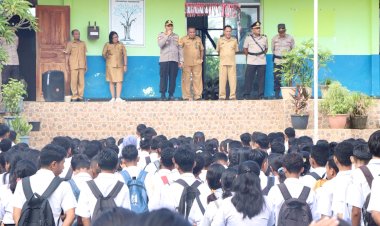 Sambangi SMA Negeri 1 Lobalain, Kapolres Kembali Berikan Motivasi dan Dorong Pemilih Pemula