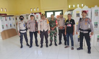 Pastikan Aman, Personel Polres Rote Ndao Kawal dan Amankan Pengembalian Kotak Suara Dari PPS