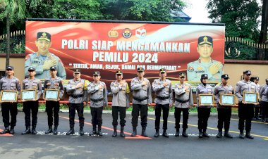 Apresiasi Perolehan Nilai Kompetensi Tertinggi, Kadiv Humas Beri Beasiswa 6 Bintara