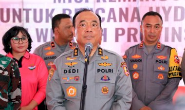 As-SDM Kapolri dan Rombongan Hibur Anak-anak Korban Banjir Demak di Posko Trauma Healing