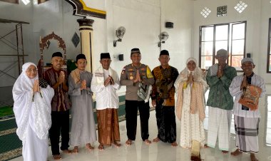 Usai Sholat Juma’at Berjamaah, Kapolres Gelar Jum’at Curhat di Masjid Jamiatul Islamiah Oelaba