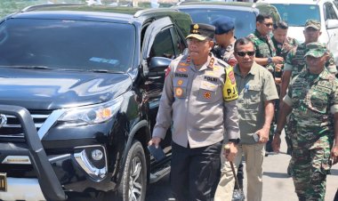 Pastikan berjalan Aman dan Lancar, Kapolda NTT Pantau Langsung Pengamanan Prosesi Laut Anta Tuan di Kapela Tuan Meninu