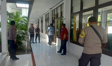 Bersama Personel Polsek Lobalain, Satuan Samapta Amankan Jalannya Sidang di Pengadilan Negeri Rote Ndao