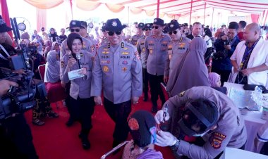 Senyum Warga Saat Hari Jadi Ikatan Keluarga Dhira Brata 1990 Ke-34 Berikan Manfaat Besar Bagi Masyarakat Luas Dengan Bakti Sosial