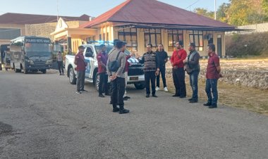 44 Imigran Asal Bangladesh dan Myanmar Keluar dari Rote Ndao Dengan Pengawalan Ketat Personel Polres Rote Ndao