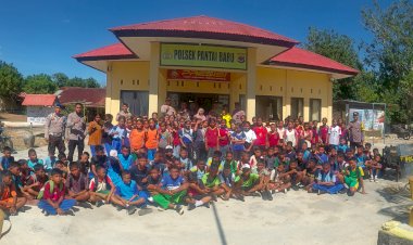 Untuk Memahami Tugas Kepolisian,Tenaga Pendidik dan Para Siswa Kunjungi Polsek Pantai Baru