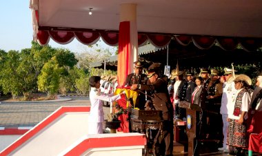 Kapolres Rote Ndao Sebagai Inspektur Upacara,HUT Kemerdekaan RI Ke-79 Tingkat Kabupaten Rote Ndao