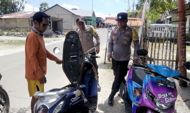 Operasi Pekat Turangga 2024,Personel Polsek Rote Timur Razia Kios Dan Kendaraan Yang Melintas