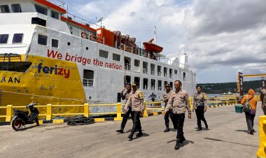 Karoops Polda NTT Lepas 117 Personel BKO untuk Bantu Penanganan Korban Erupsi Gunung Lewotobi