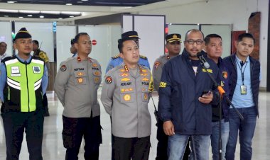 2 Pelaku Kasus Judi Online Libatkan Pegawai Komdigi Tiba di Bandara Soetta