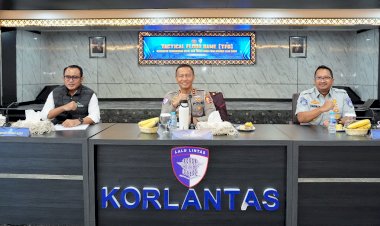 Lanjutkan TFG Polda Lampung - Polda Bali , Korlantas Gelar Tactical Floor Game Pastikan Kesiapan Operasi Lilin 2024, Kakorlantas Imbau Masyarakat Waspadai Titik Rawan