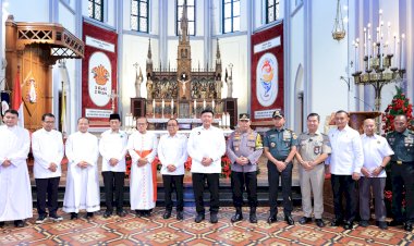 Misa Malam Natal Menkopolkam-Kapolri Sambangi Gereja Katedral Jakarta