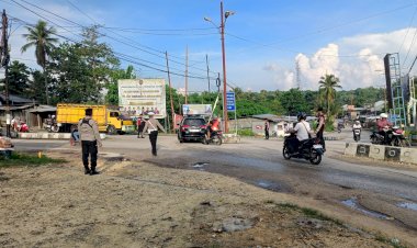 Cegah Kemacetan,Personel Samapta Polres Rote Ndao  Lakukan Pengaturan Arus Lalu Lintas