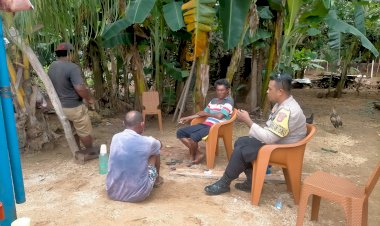 Kapolsek Rote Tengah : Sambang dan Dialog dengan Masyarakat Cara Bhabinkamtibmas Untuk Jalin Kemitraan