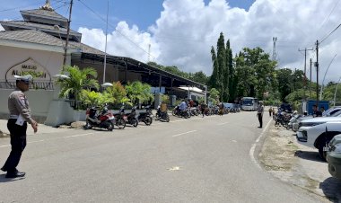 Sat Lantas  Polres Rote Ndao  Laksanakan Pengamanan Sholat Jumat