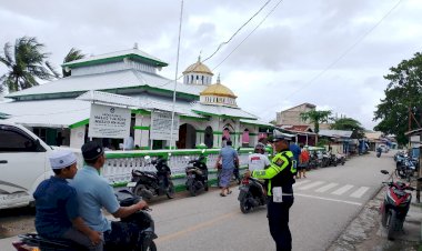 Pastikan Keamanan Sholat Jumat Sat Lantas Polres Rote Ndao Lakukan Pengamanan