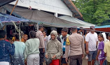 Personel Polsek Rote Barat Daya Monitoring  Dan Pengamanan Kegiatan Masyarakat