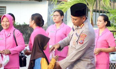 Kapolres Rote Ndao Dan Jajaran Menggelar Pembagian Takjil Bagi Masyarakat