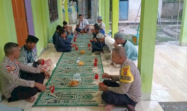 Personel Polsubsektor Ndao Nuse Melaksanakan Buka Puasa Bersama Jemaah Mesjid Al Falah Ndao