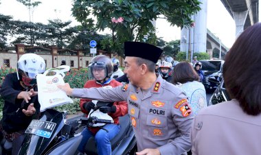 Polri dan Media Bersinergi Berbagi Takjil Serentak di Seluruh Indonesia