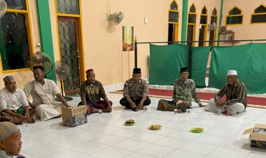 Personel Polsek Rote Timur  Bersama Jemaah Mesjid AL Muhajirin Papela Buka Puasa Bersama