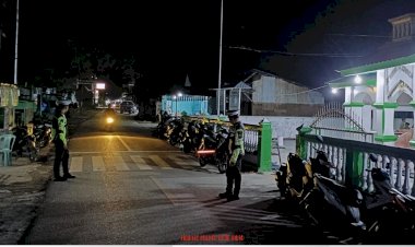 Pengamanan Sholat Tarawih Oleh Personel Satuan Lalu Lintas Polres Rote Ndao