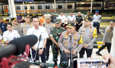 Tinjau Stasiun Tugu DIY, Kapolri : Mudik Gunakan Kereta Api Bisa Jadi Alternatif