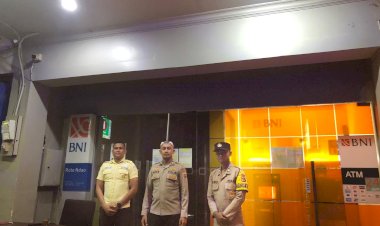 Patroli Malam Personel Polsek Lobalain Untuk Jamin Keamanan Warga