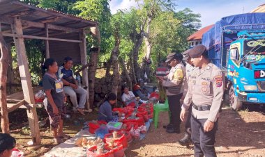 Pengamanan Pasar Oleh Personel Polsek Rote Selatan Untuk Ciptakan Kamtibmas Kondusif