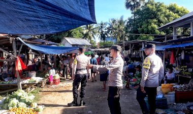 Polsek Rote Barat Gelar Patroli Dan Pengamanan Pada Pasar Sedeoen Kecamatan Rote Barat