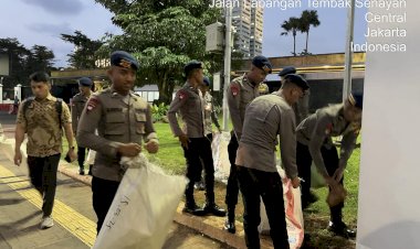 Brimob Polda Metro Sisir Sejumlah Titik Sekitar Komplek DPR/MPR