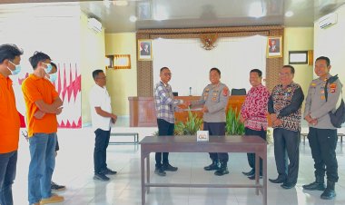 Enam WNA asal Cina Yang Diamankan Di Rote Di Serahkan Kepada Imigrasi Kupang