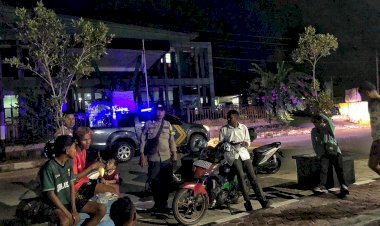 Patroli Malam Personel Polsek Lobalain Untuk Jamin Keamanan Dan Kenyamanan Warga